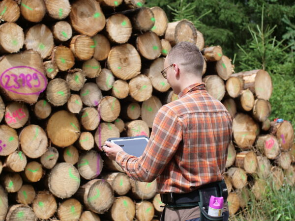 F5598C9C-C3BE-4A0A-B65E-149AB495624A_1_105_c